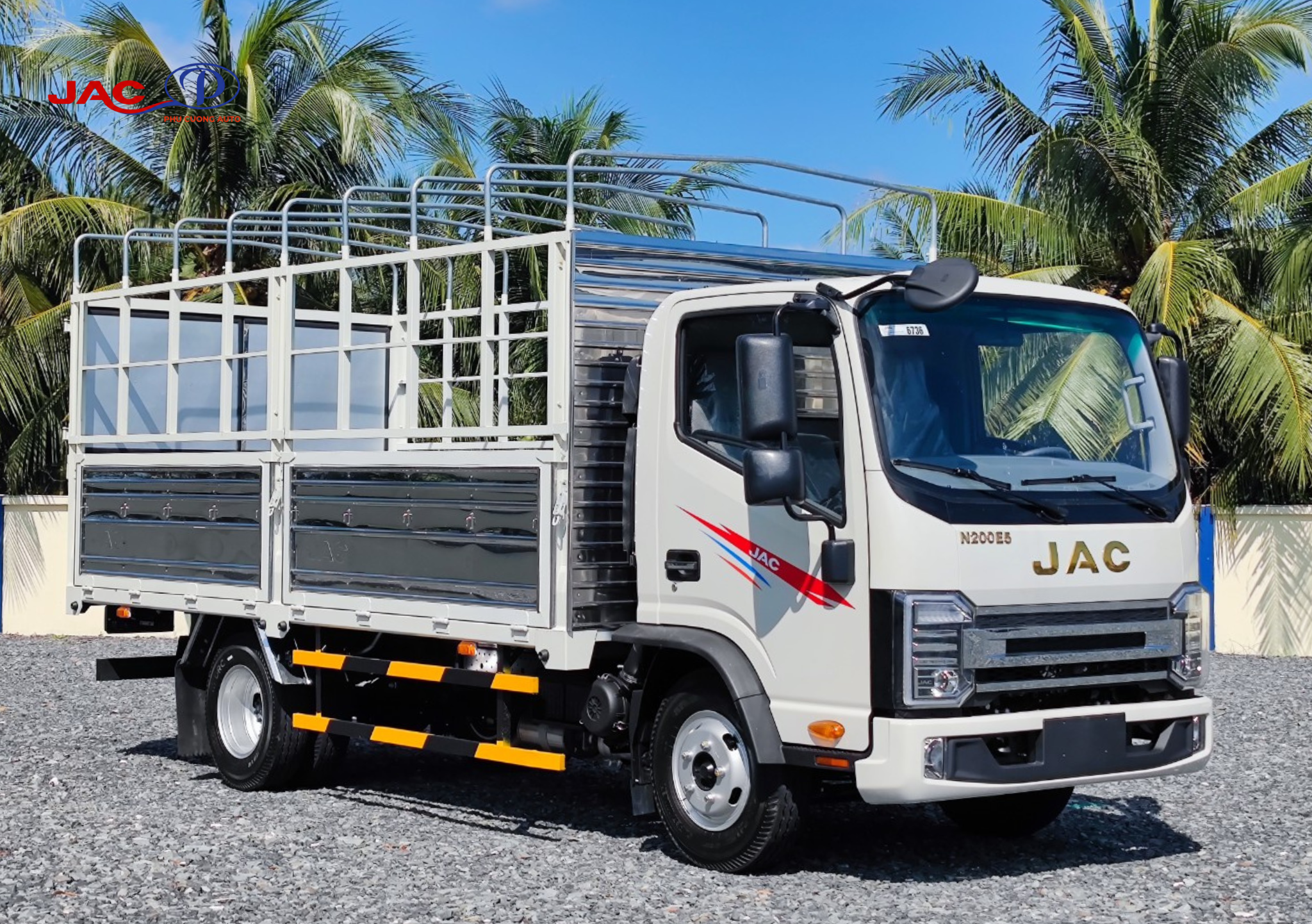 ngoại thất xe tải jac n200s e5 thùng bạt 