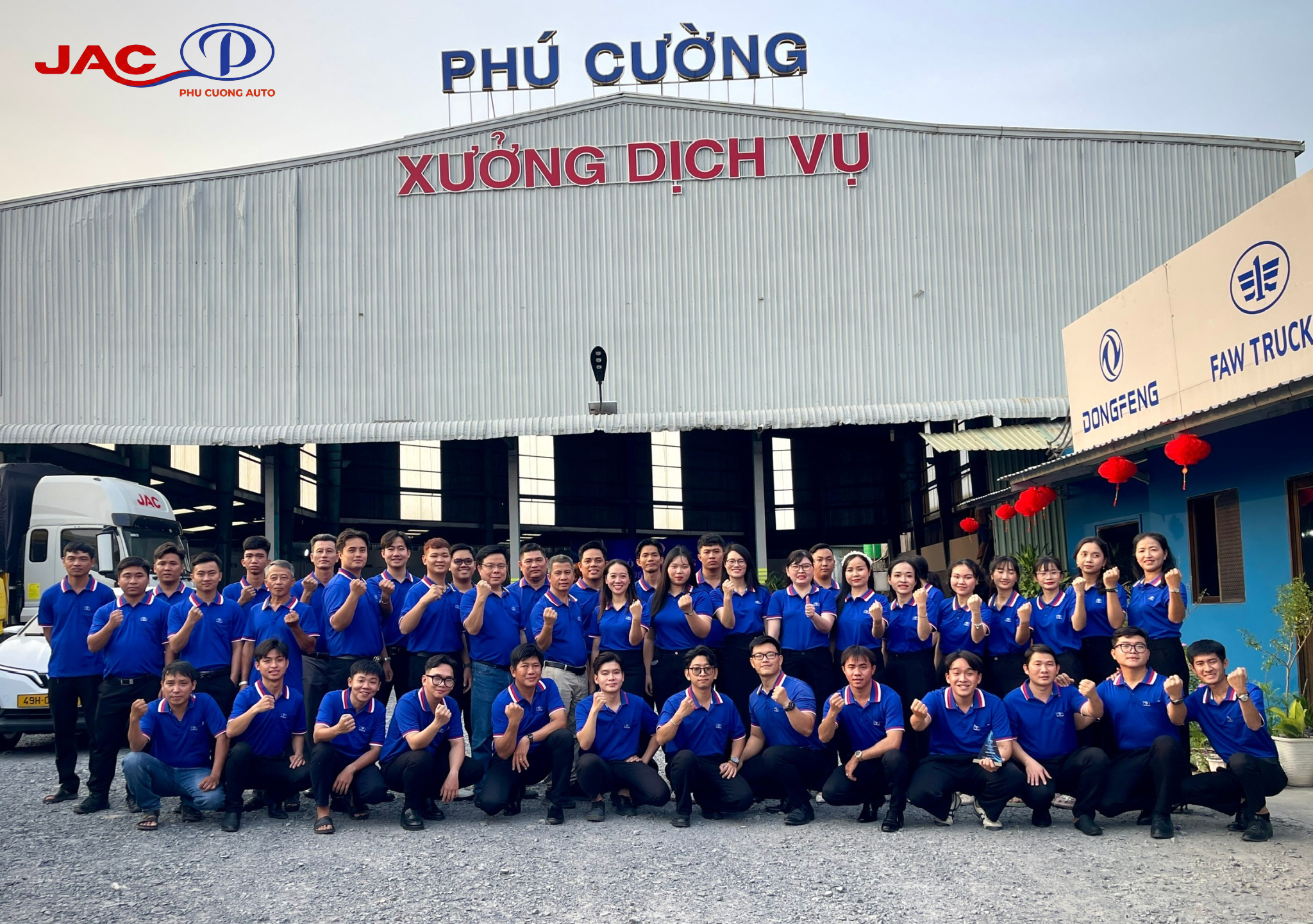 tập thể nhân viên ô tô phú cường 