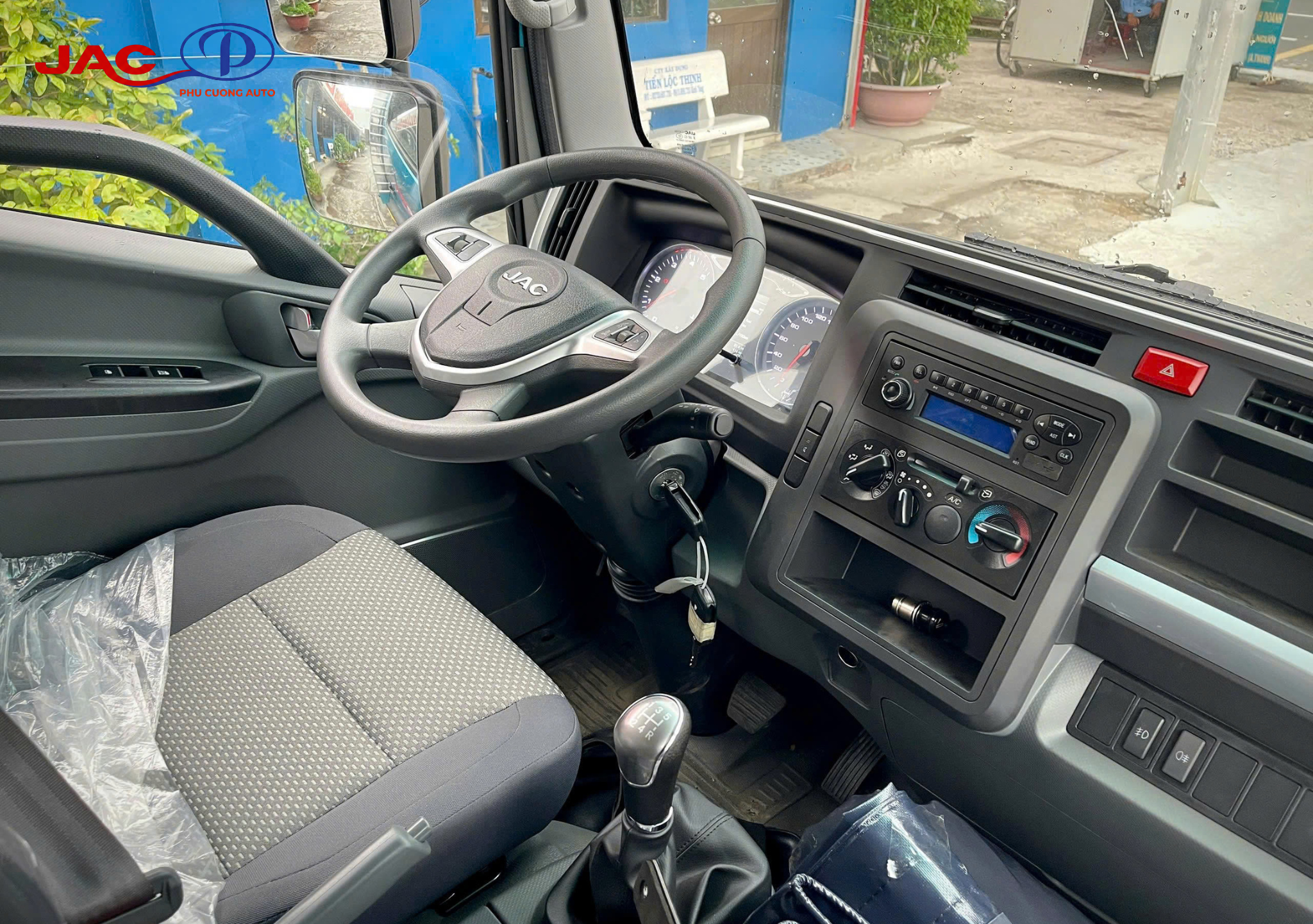 nội thất xe tải jac n250s pro e5 thùng bạt 