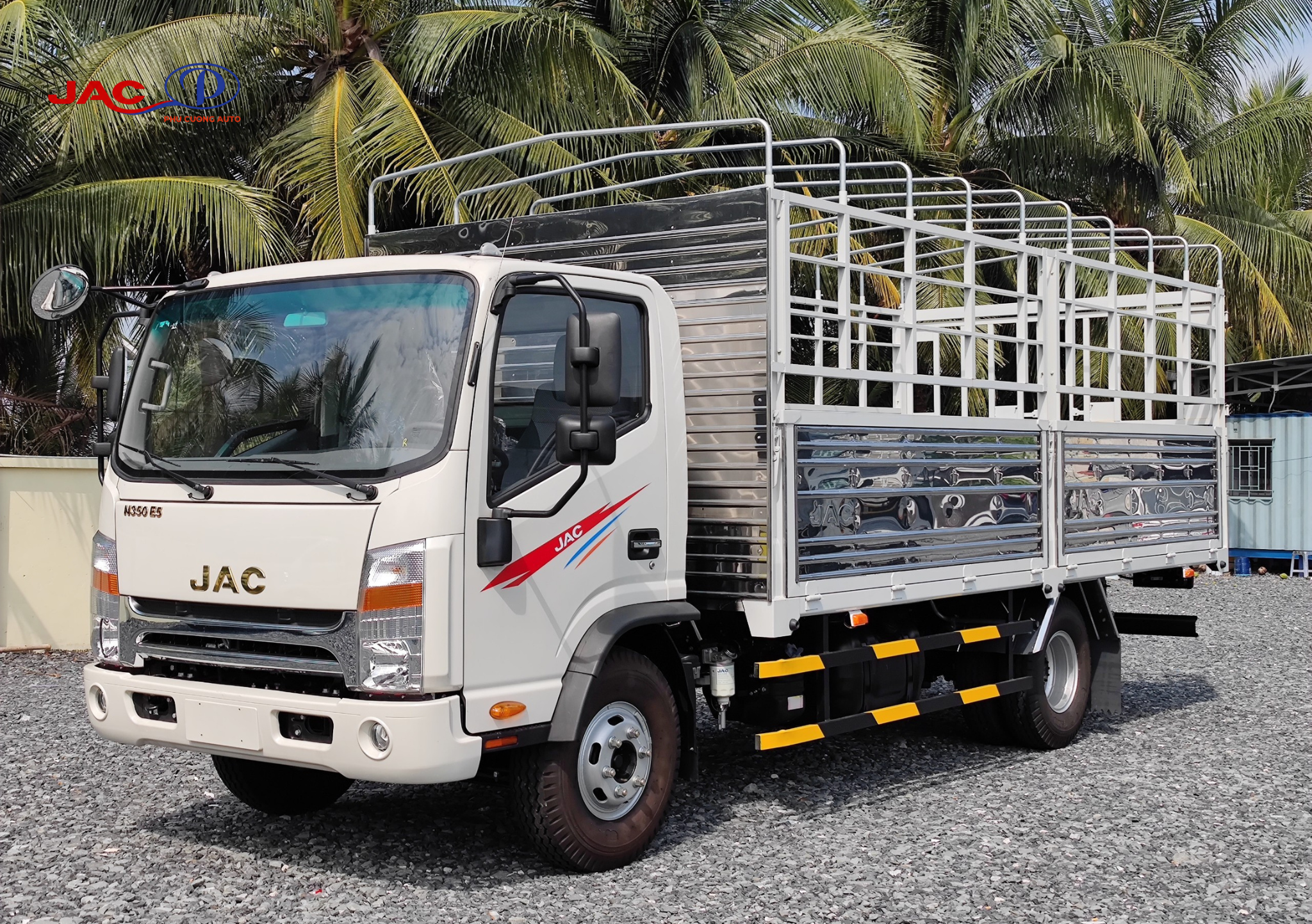 ngoại thất xe tải jac n350plus e5 thùng bạt
