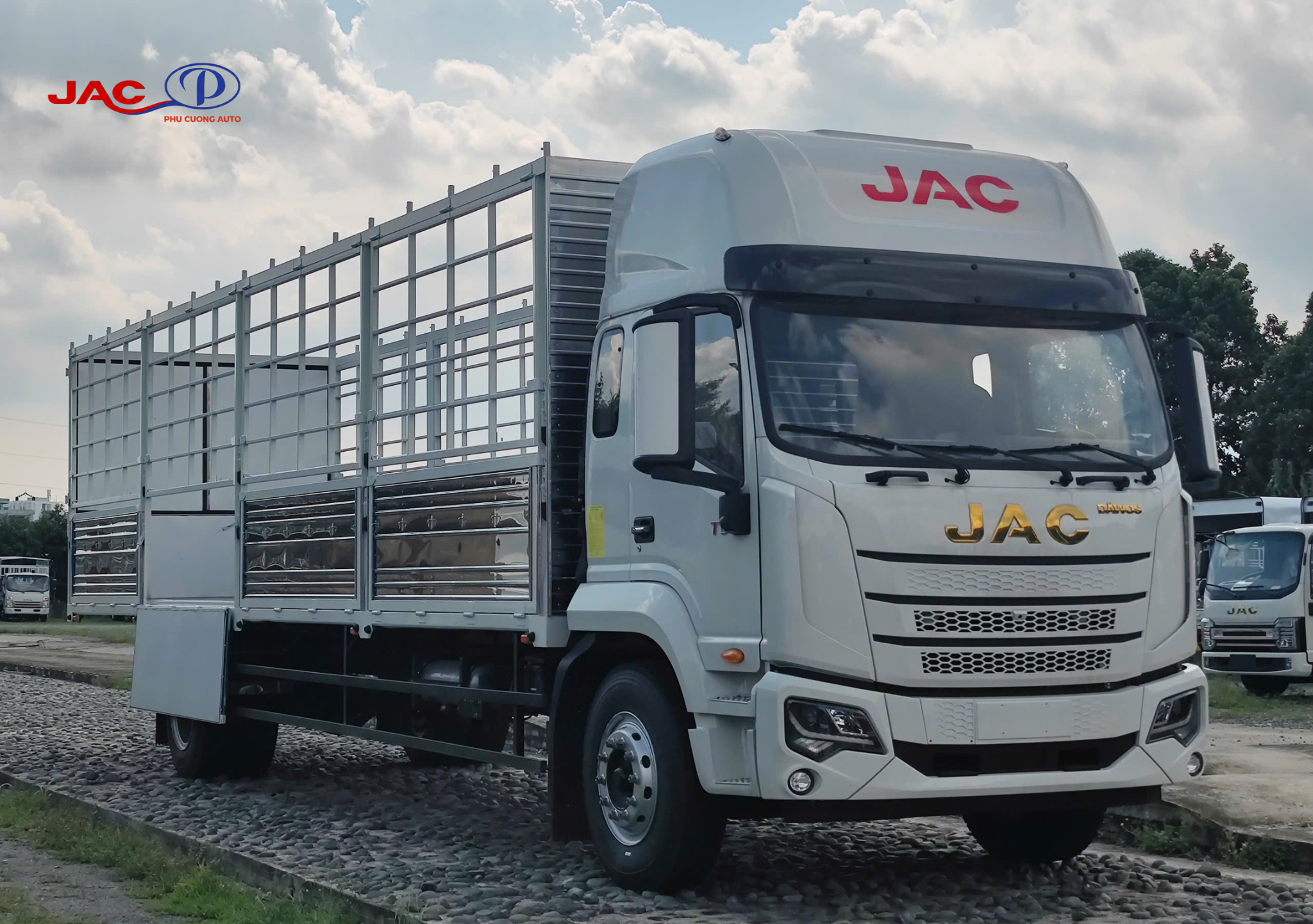 ngoại thất xe tải jac dawos thùng bạt 