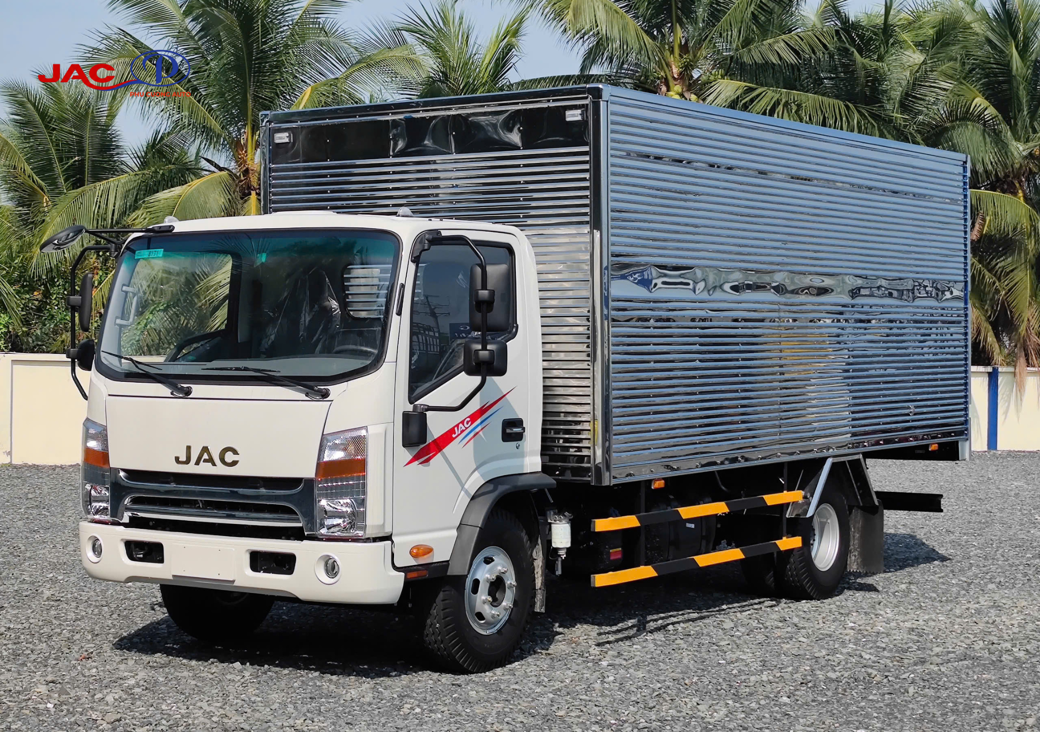 ngoại thất xe jac n650e5 thùng kín