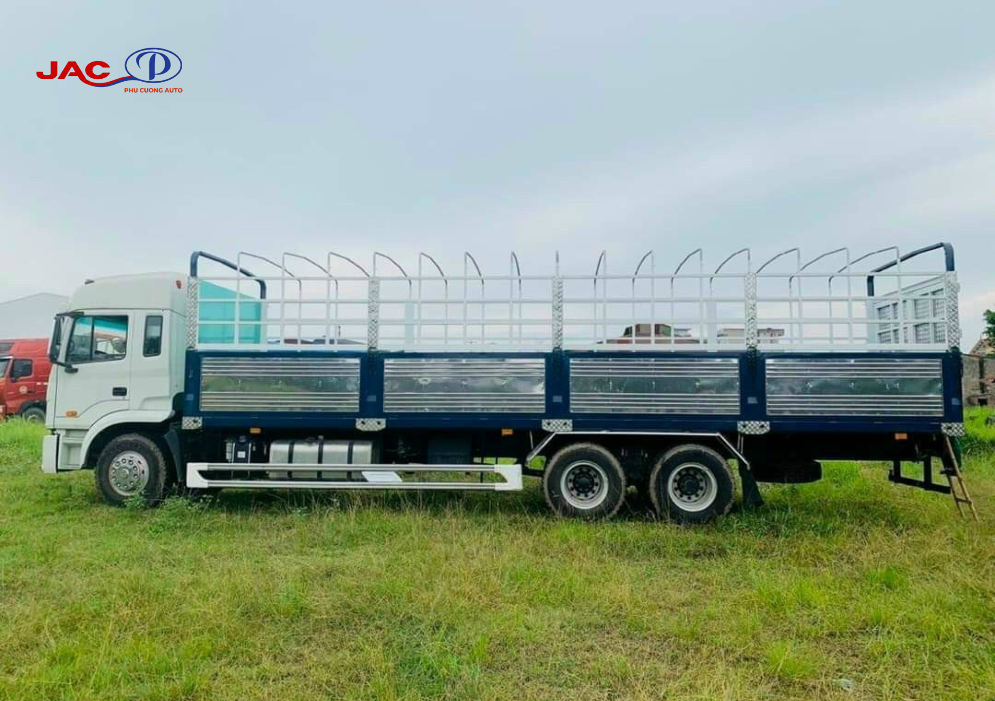 thùng xe jac a5 3 chân 6x2 260Hp