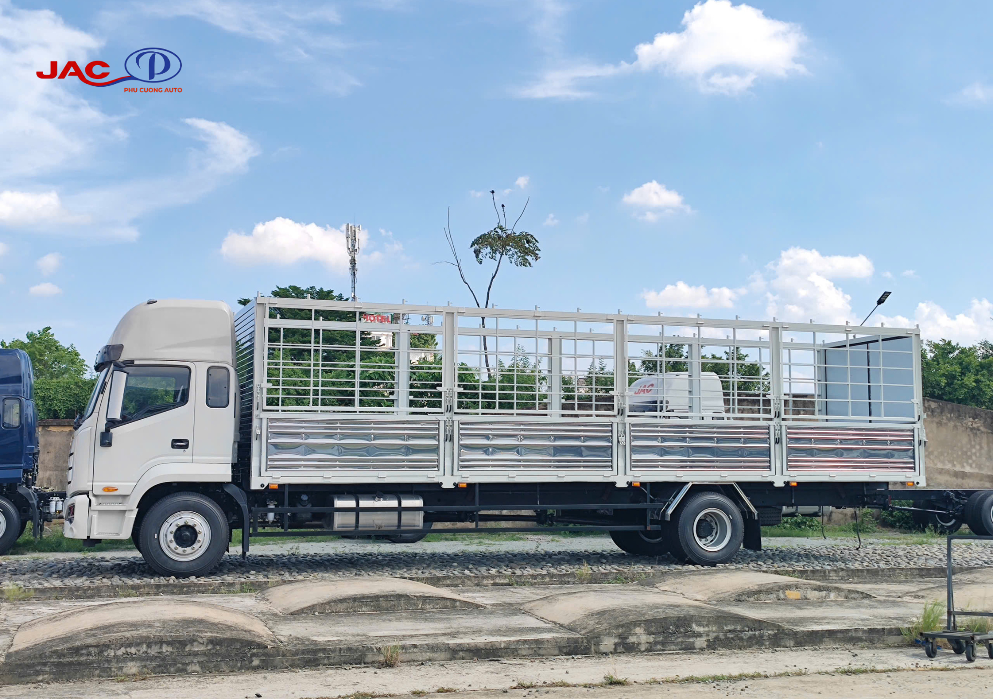 kích thước thùng xe tải JAC dawos thùng bạt 