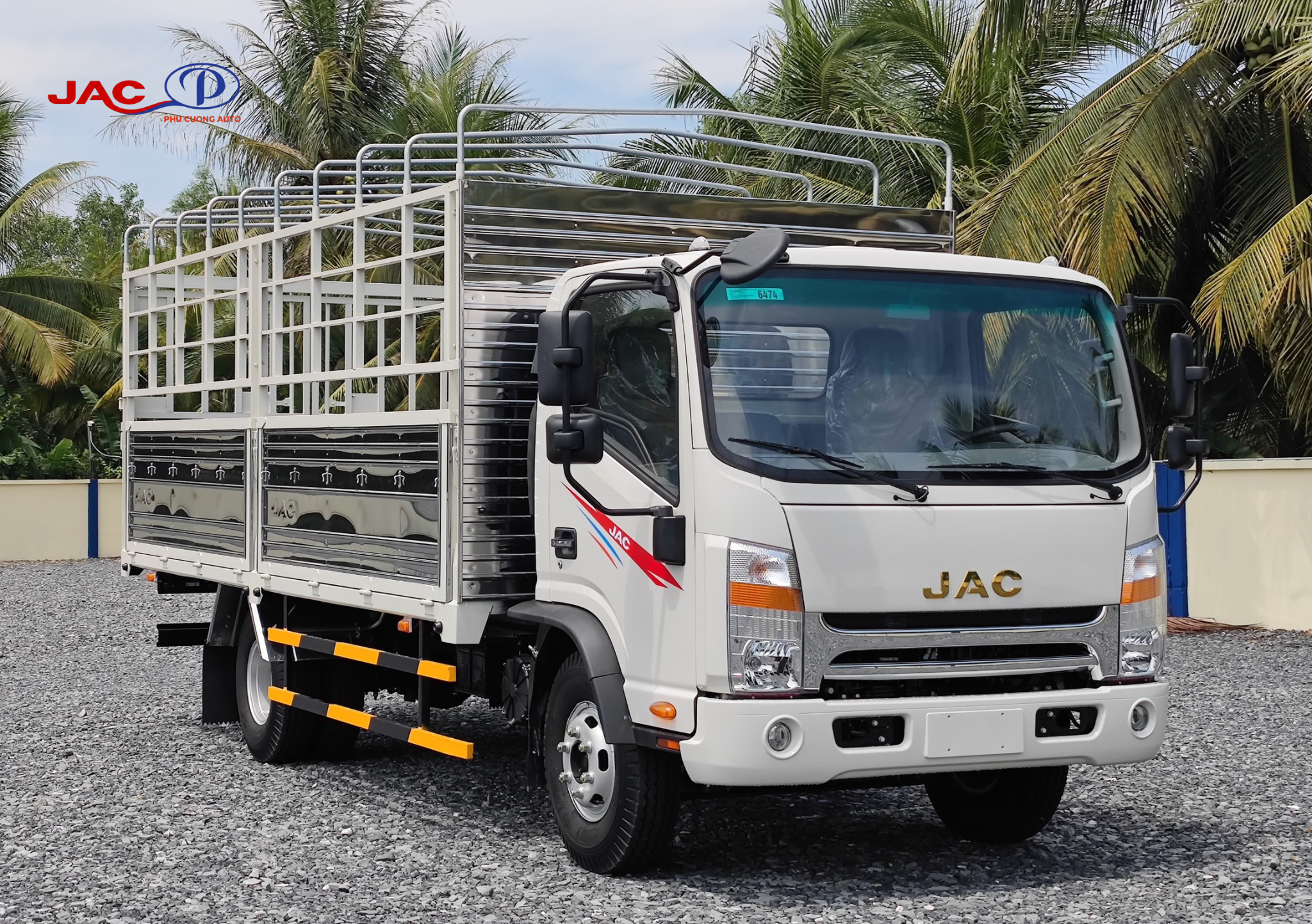 ngoại thất xe jac n650e5 thùng bạt