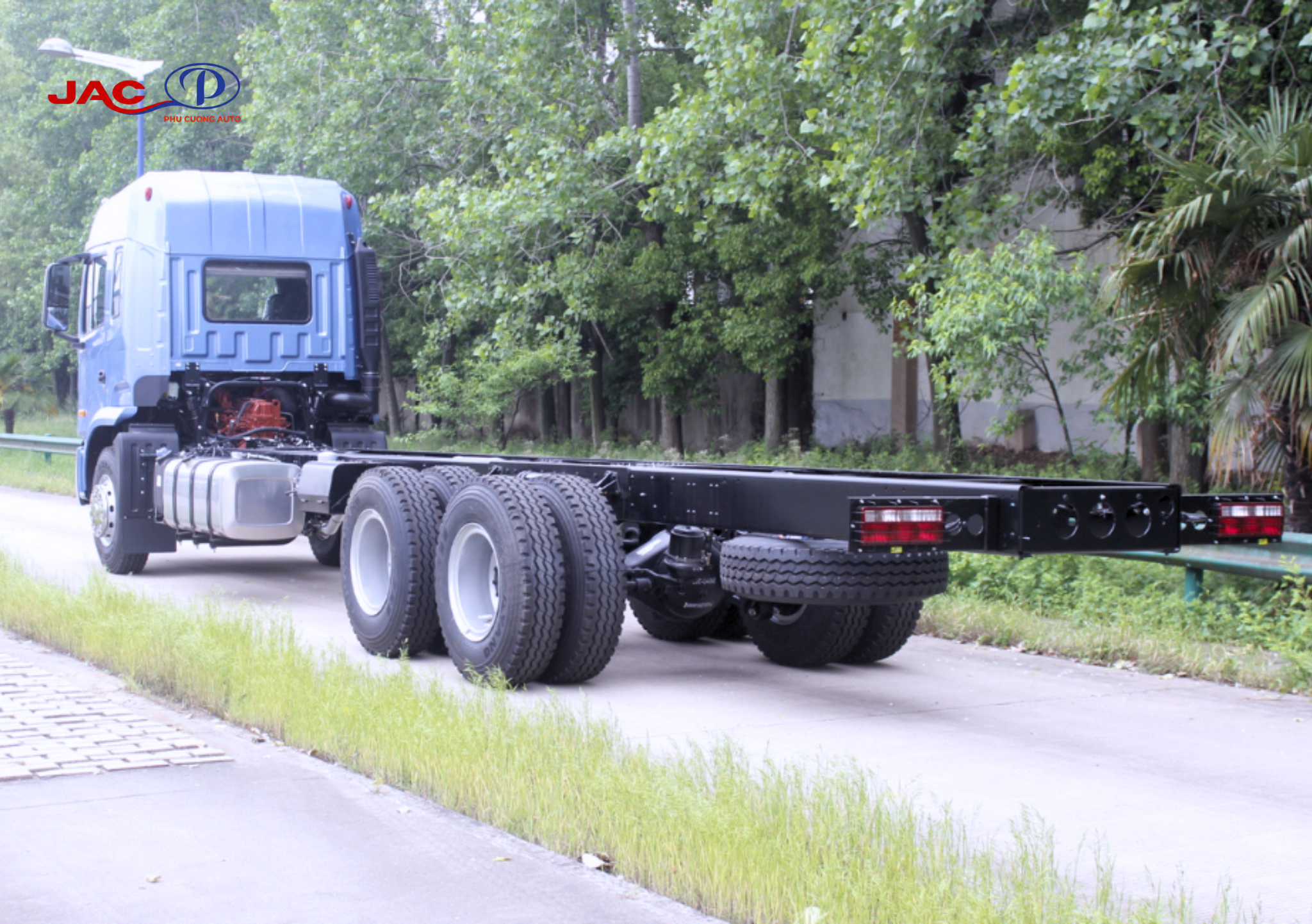 khung gầm xe jac a5 3 chân 6x2 260 hp
