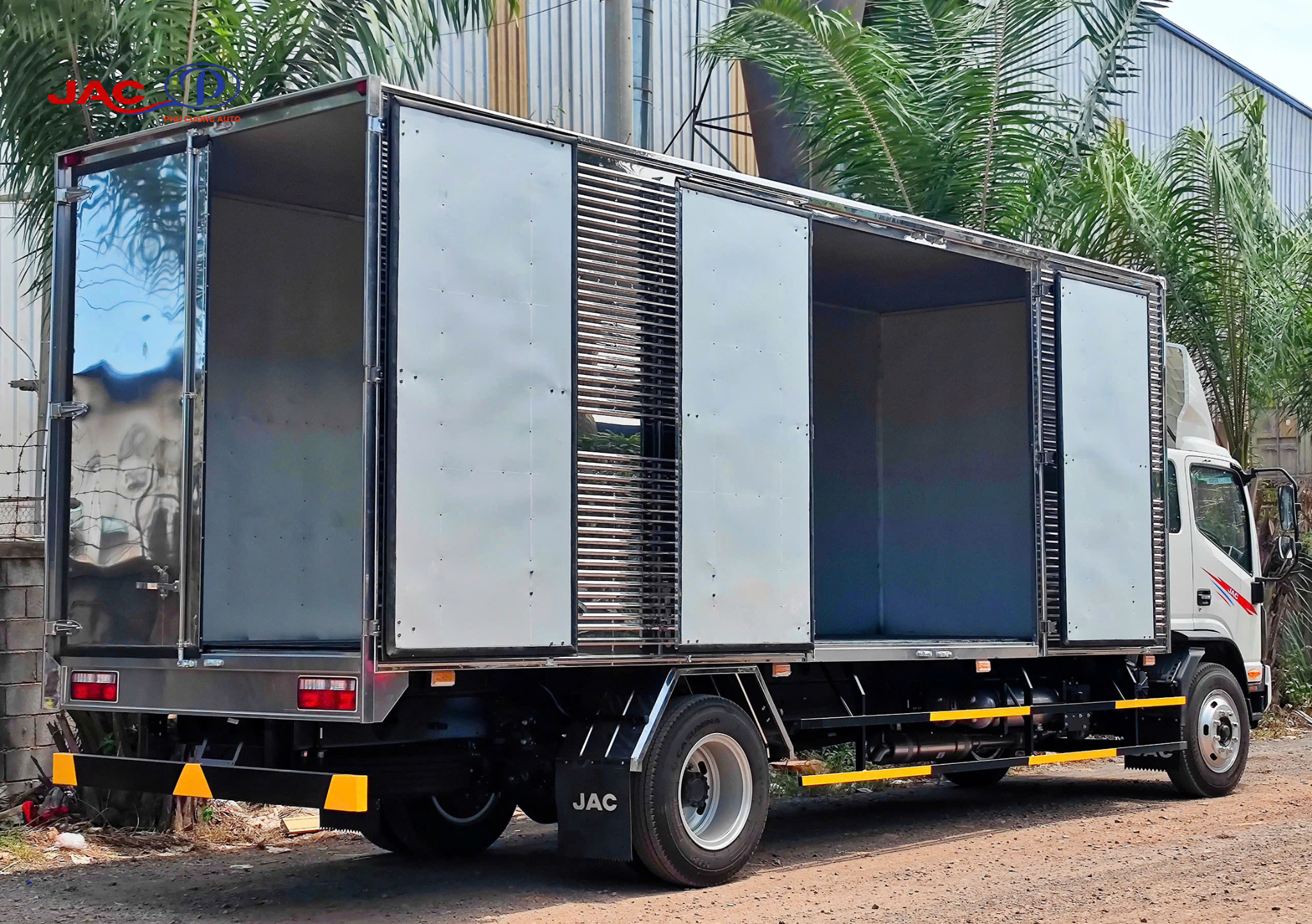 thùng hàng xe jac n800plus e5 thùng kín 