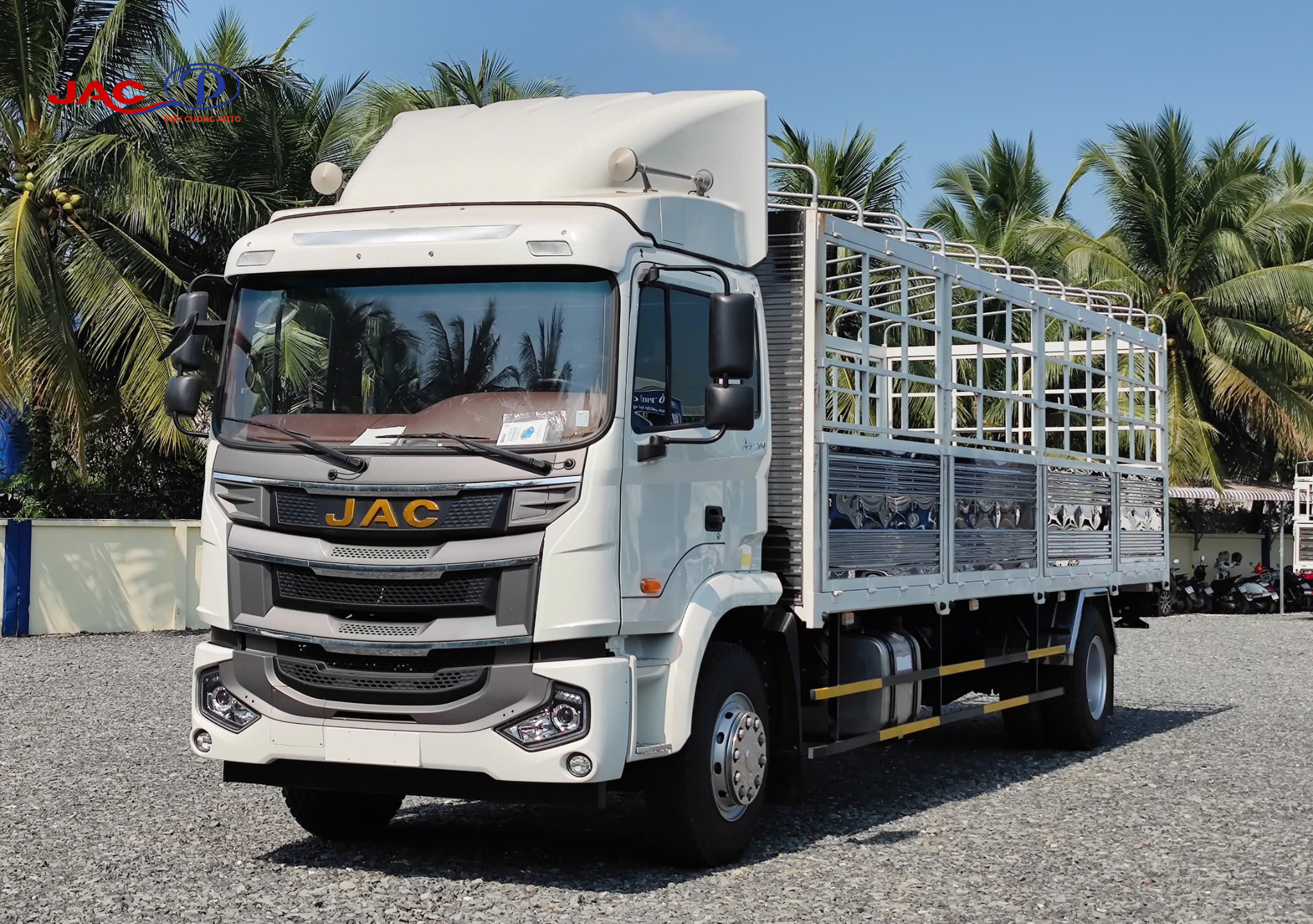 ngoại thất xe jac a5 thùng bạt 8m2 