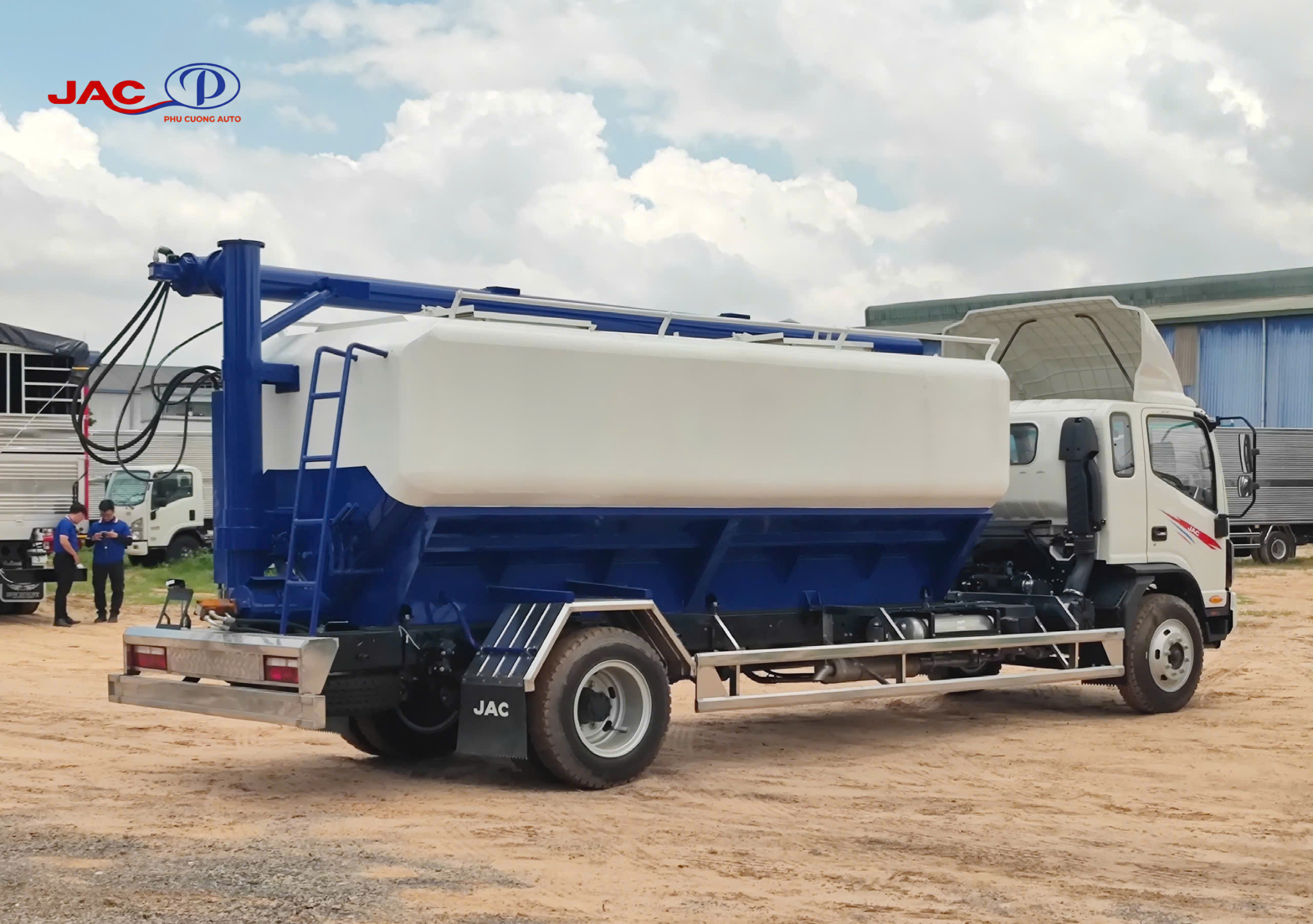 lợi ích xe tải jac n900plus e5 bồn cám trục vít 