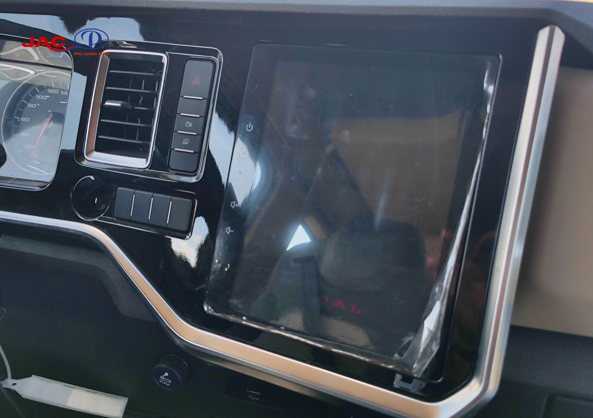 màn hình giải trí xe jac dawos thùng kín