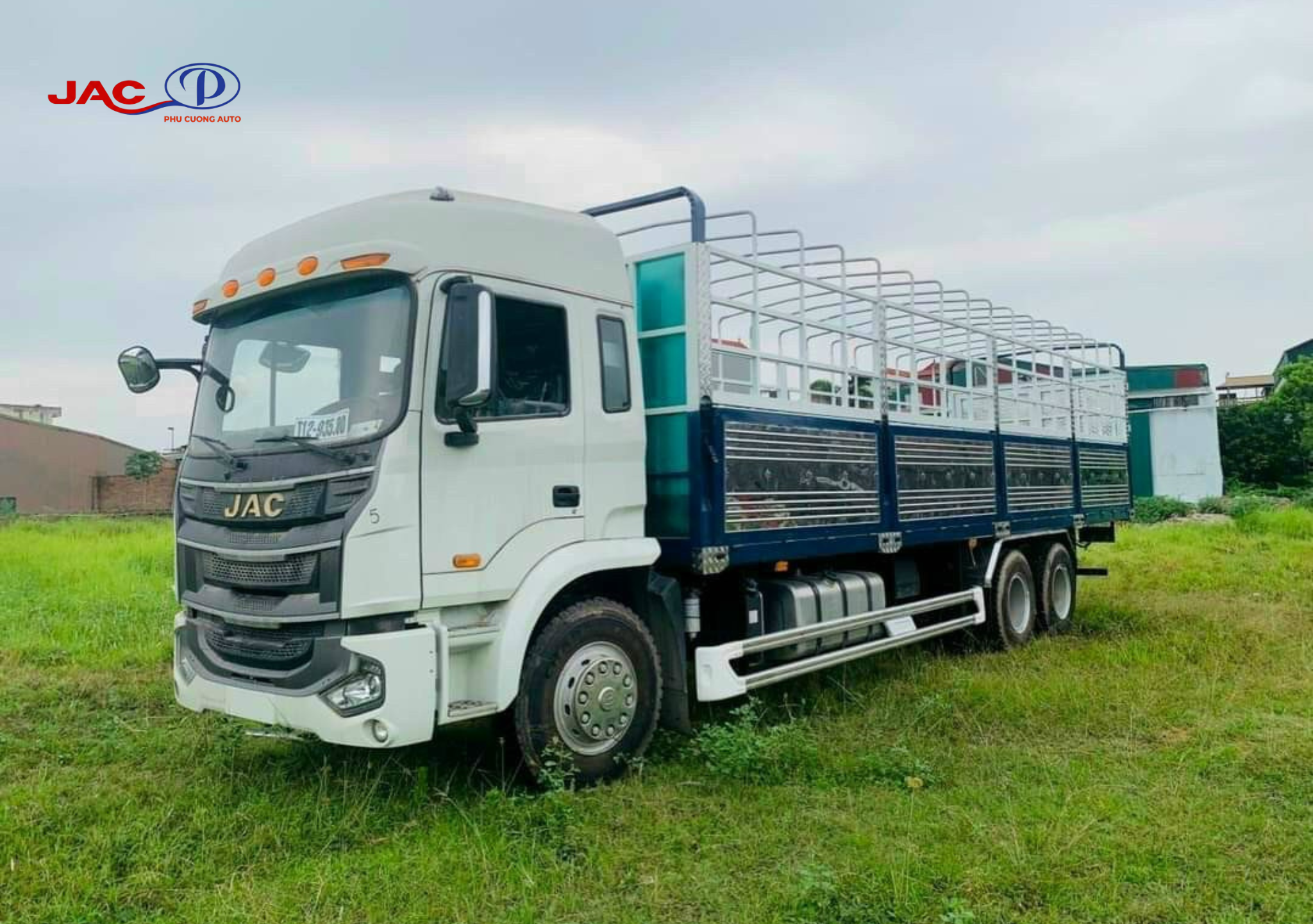 ngoại thất xe jac a5 3 chân 6x2 260Hp 