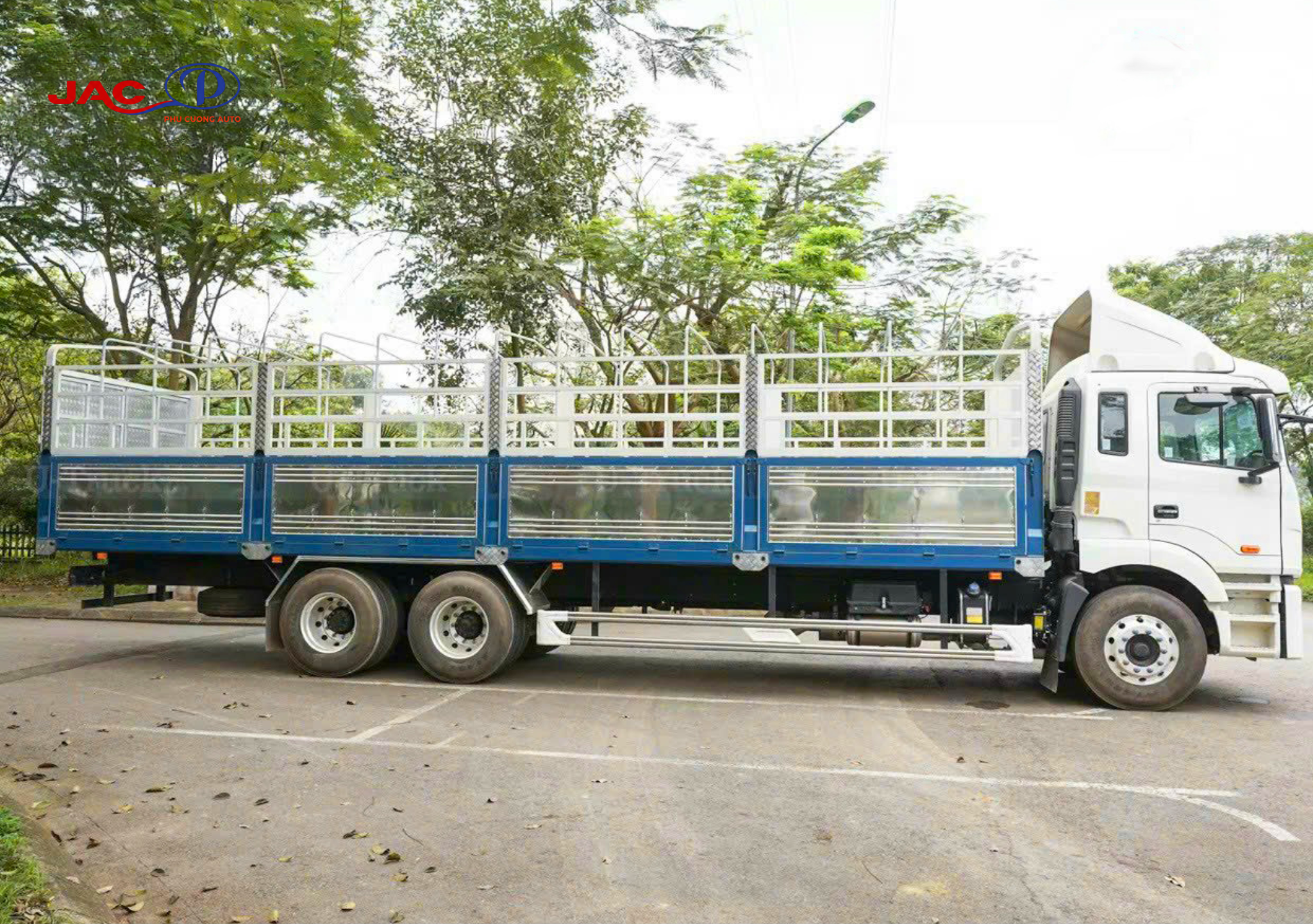 thùng xe jac a5 3 chân 6x4 290hp 