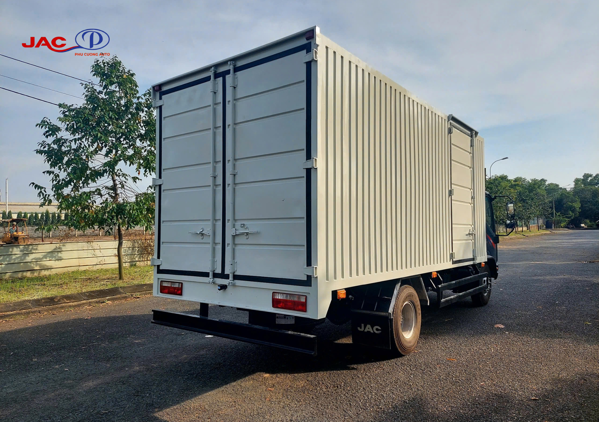 thùng hàng xe tải jac n650e5 thùng container 