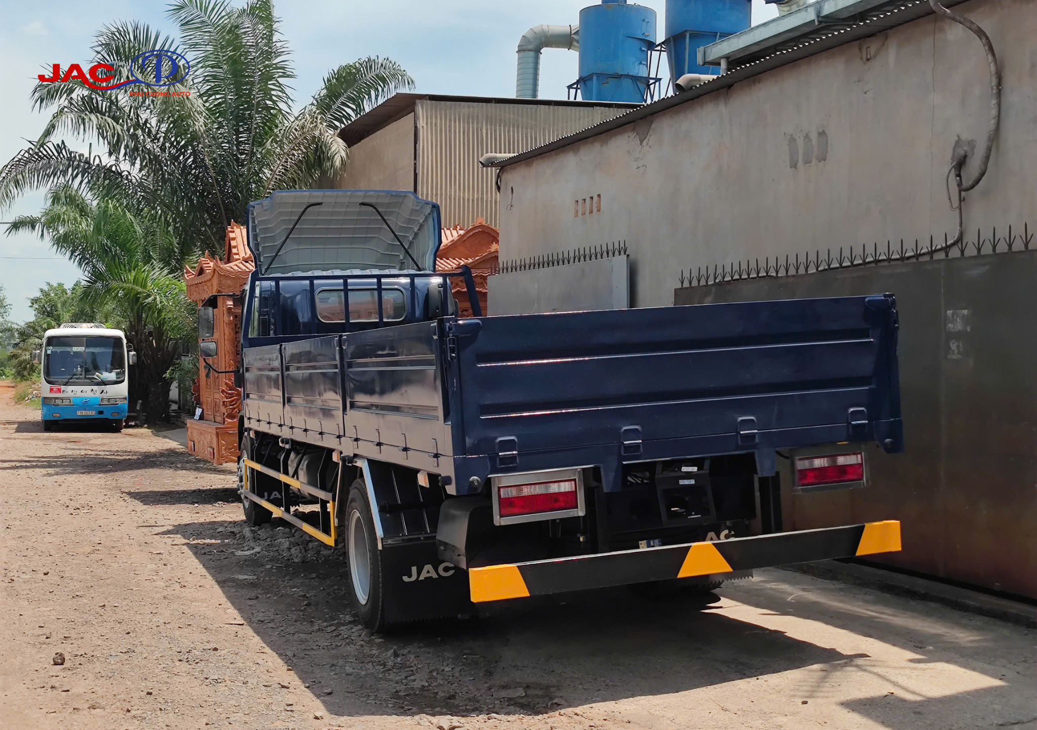 thùng hàng xe tải jac n800plus e5 thùng lửng