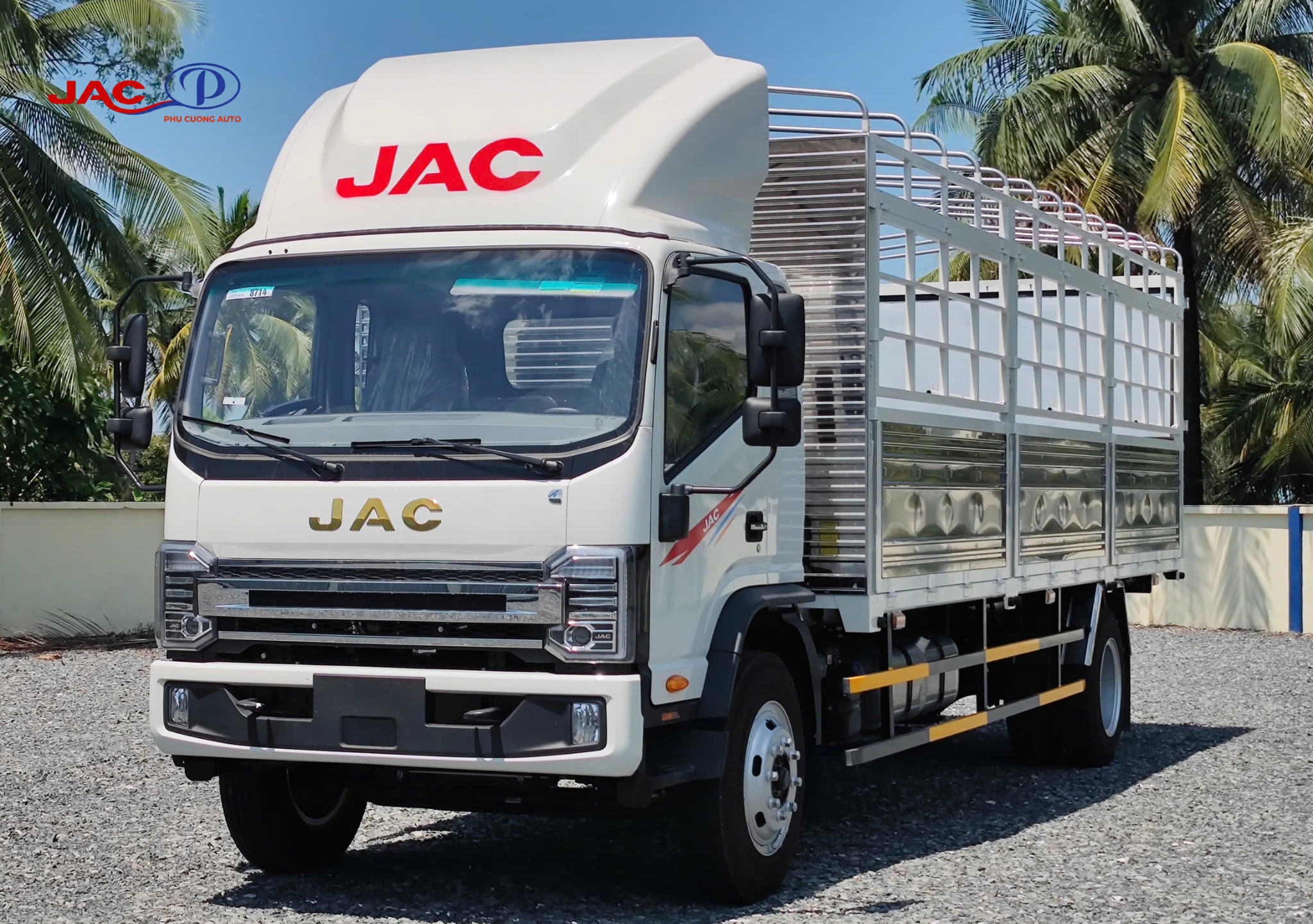 ngoại thất xe jac n900plus e5 thùng bạt 