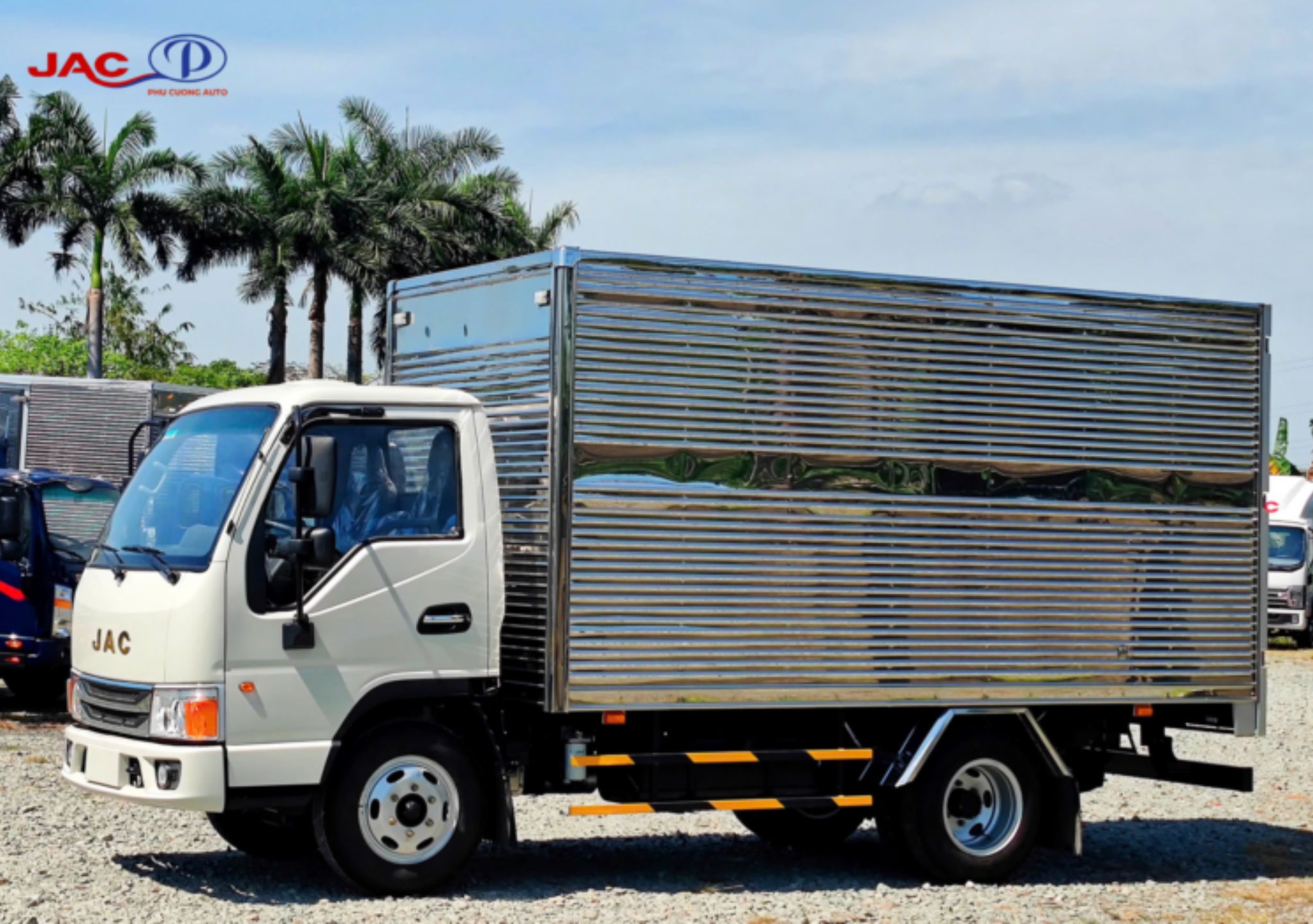 jac-h200e5-thung-kin-xe-tai-jac-duoi-2-tan