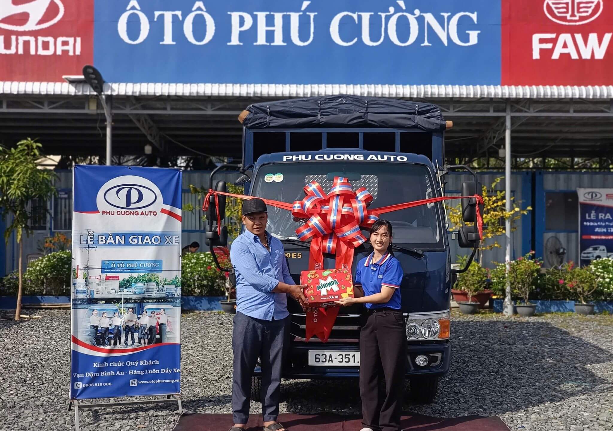 ban-giao-xe-jac-h200-thung-bat