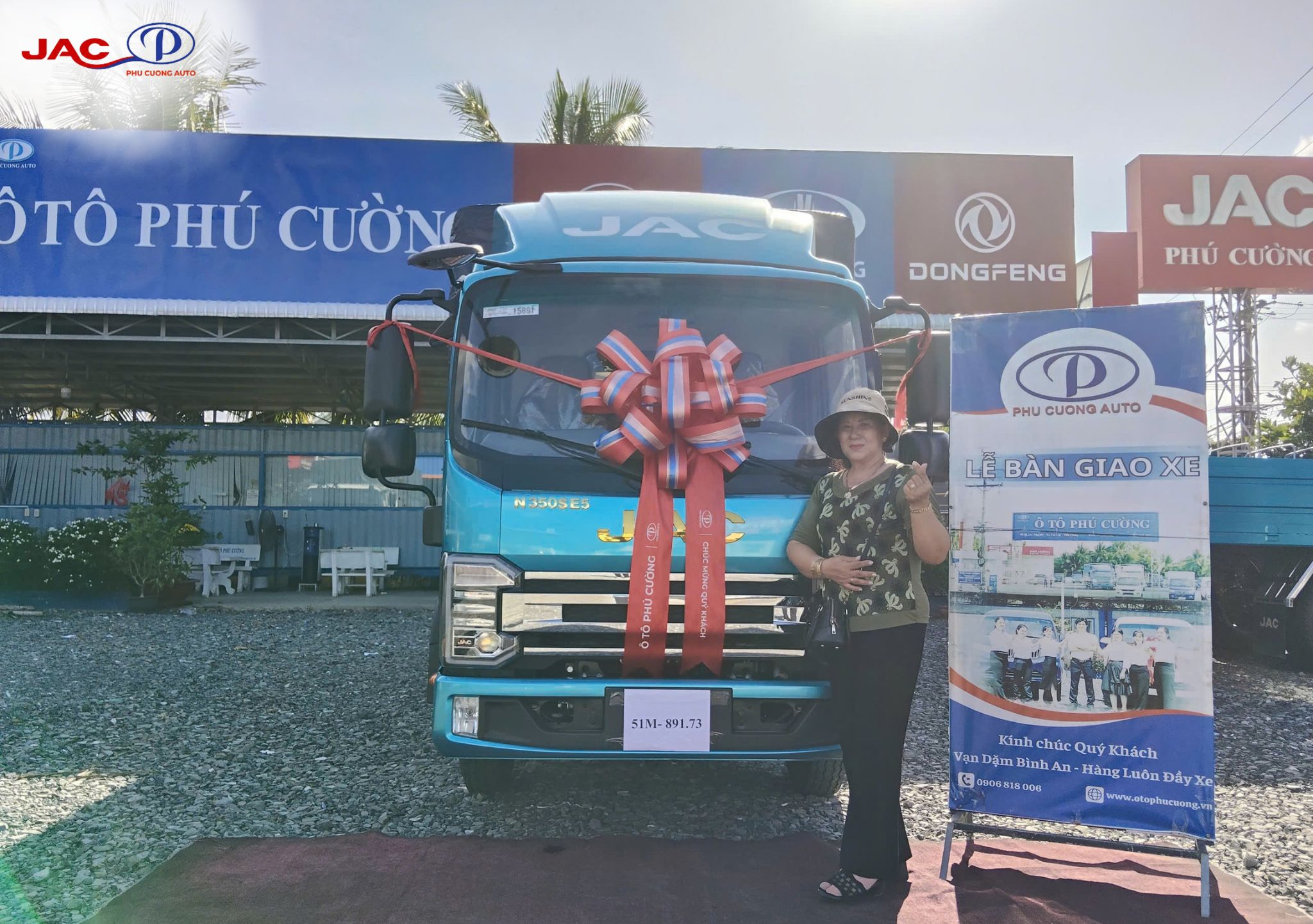 Bàn giao JAC N350S Pro E5 thùng bạt cho gia đình chị Thùy Dương tại Ô Tô Phú Cường