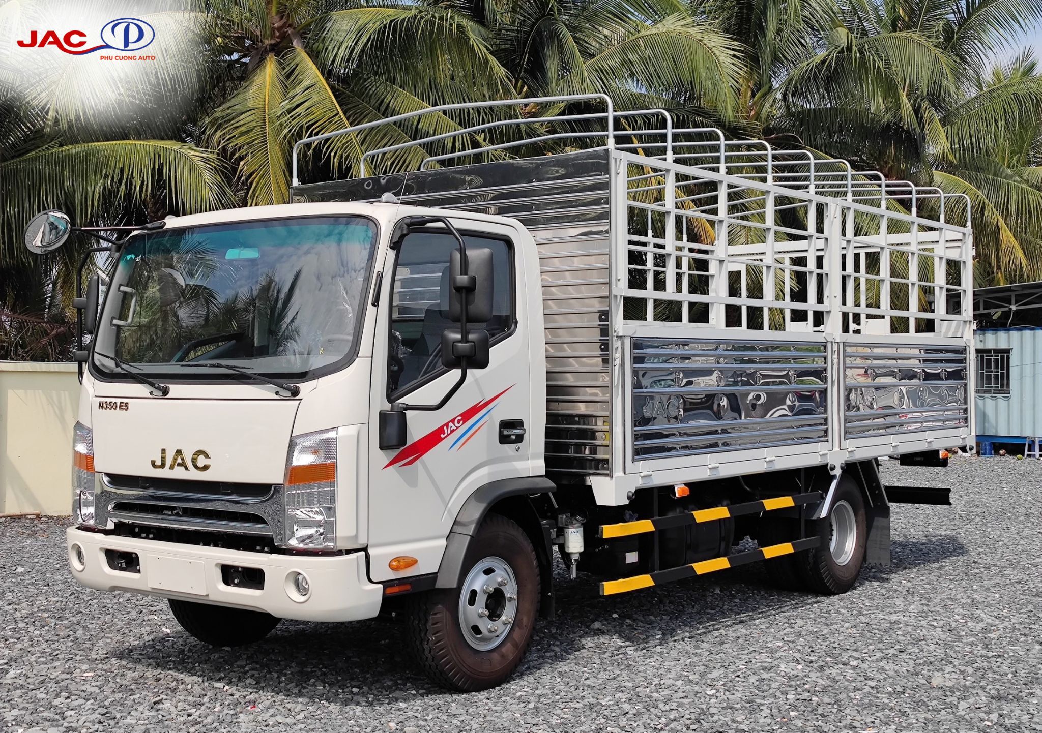 Xe tải JAC N350 Plus E5 thùng bạt dài 5,25 m